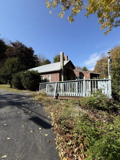 /international/us/135-lake-house-road-naples-me-110120452340/