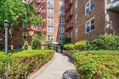 /international/us/151-05-cross-island-parkway-whitestone-ny-110102045869/