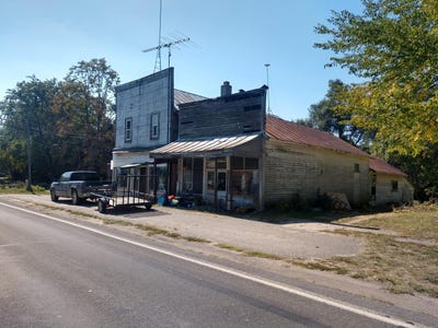 /international/us/7518-s-crystal-road-carson-city-mi-110102356494/