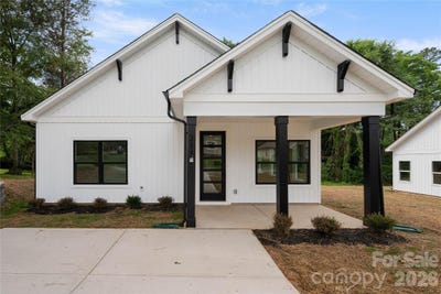 /international/us/311-w-chestnut-street-stanley-nc-110109122380/