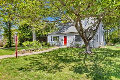 /international/us/26-westwood-drive-groton-ct-110099449197/