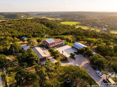 /international/us/165-trent-rd-s-kerrville-tx-110100475402/