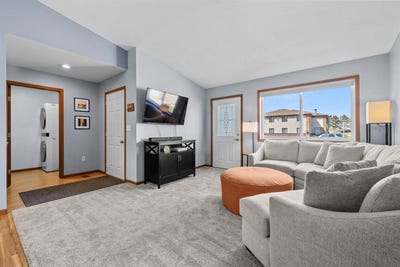 /international/us/632-19th-ave-se-minot-nd-110108100304/