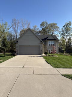 /international/us/4630-cider-wood-drive-nw-walker-mi-110107889408/
