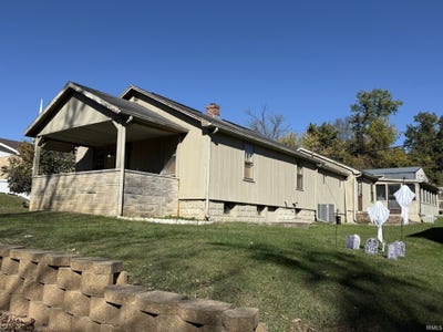 /international/us/1024-w-country-club-drive-bloomington-in-110108955311/