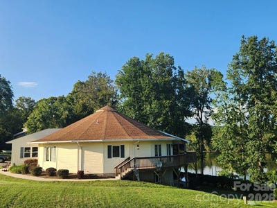 /international/us/6034-lookout-heights-drive-claremont-nc-110110124854/