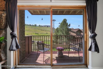 /international/us/2255-storm-meadows-drive-steamboat-co-110101406641/