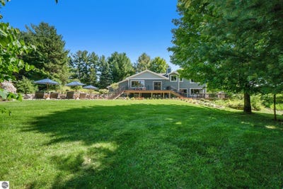 /international/us/6105-brackett-road-williamsburg-mi-110097017880/