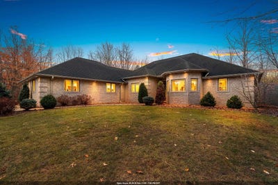 /international/us/425-hill-haven-court-little-suamico-wi-110108713389/