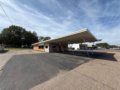 /international/us/3723-highway-22-gleason-tn-110102997603/