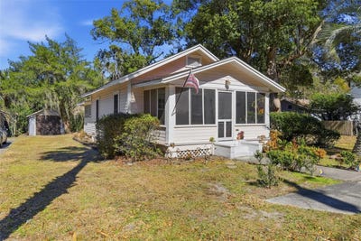 /international/us/319-w-university-avenue-deland-fl-110105508146/