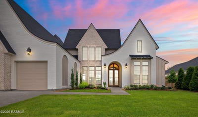 /international/us/207-sunset-palm-court-youngsville-la-110098498294/