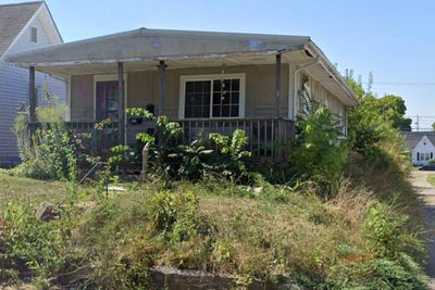 /international/us/151-logan-st-circleville-oh-110099688495/
