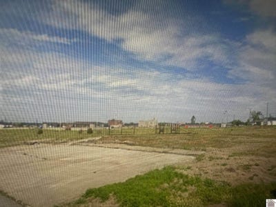 /international/us/w-broadway-mayfield-ky-110106210332/