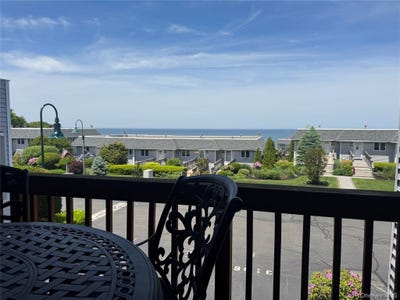 /international/us/3105-bluffs-drive-s-baiting-hollow-ny-110104633973/