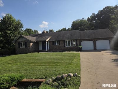 /international/us/704-bayside-circle-germantown-hills-il-110109574120/