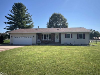 /international/us/12582-148th-street-west-burlington-ia-110100678520/