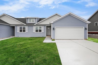 /international/us/300-lilac-lane-stoughton-wi-110098849510/