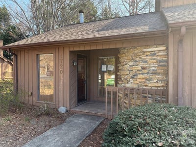 /international/us/1720-12th-street-ne-hickory-nc-110106529212/