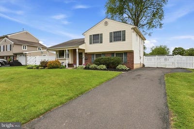 /international/us/1204-lynda-lane-warminster-pa-110108080079/