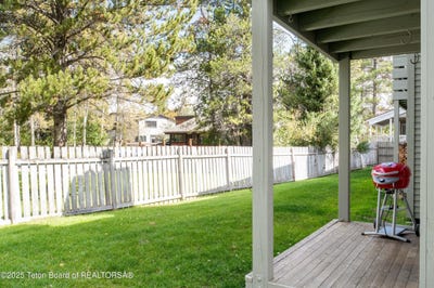 /international/us/3946-lake-creek-drive-wilson-wy-110099912881/
