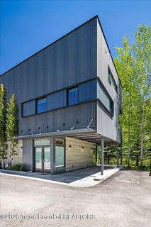 /international/us/1224-s-highway-89-jackson-wy-110108474814/