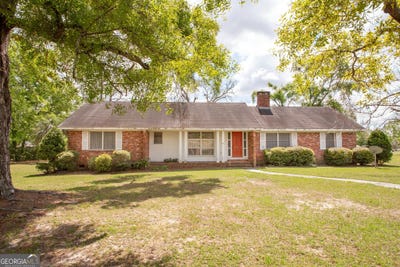 /international/us/221-marion-street-blackshear-ga-110107552742/