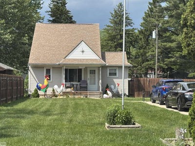 /international/us/17931-birmingham-street-roseville-mi-110108179928/