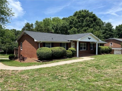 /international/us/370-farmbrooke-lane-winston-salem-nc-110108449854/