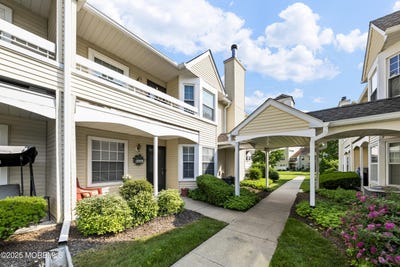 /international/us/28-powell-court-hightstown-nj-110100311440/