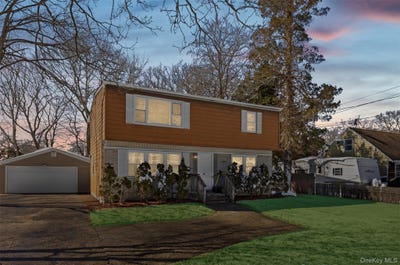/international/us/183-mark-tree-road-centereach-ny-110106099293/