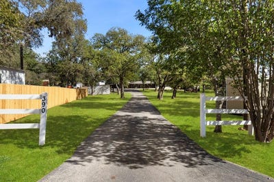 /international/us/390-galveston-st-bandera-tx-110107667485/