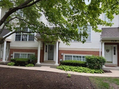 /international/us/721-pheasant-trail-st-charles-il-110108494455/