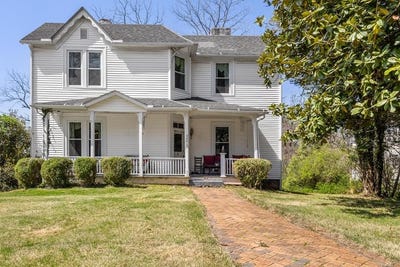 /international/us/236-s-main-st-chatham-va-110107316818/