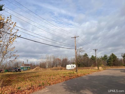 /international/us/oak-street-negaunee-mi-110108411515/