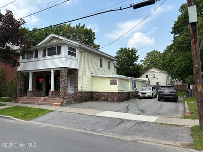 /international/us/119-church-street-saratoga-springs-ny-110109368487/