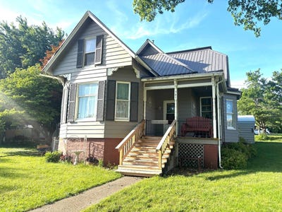/international/us/301-w-broadway-street-brunswick-mo-110108537234/