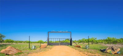 /international/us/5230-county-road-409-tx-110100584654/