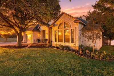 /international/us/110-dog-leg-street-meadowlakes-tx-110110334896/