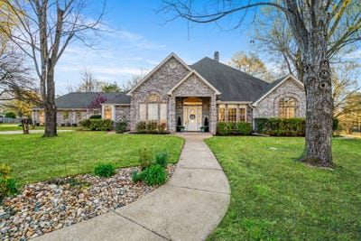/international/us/390-timber-lakes-drive-powderly-tx-110106722396/