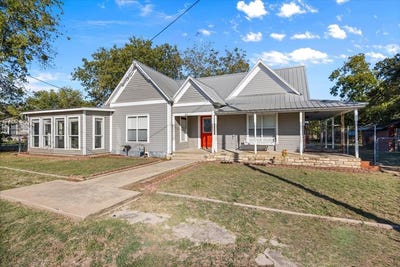 /international/us/211-e-sweden-street-walnut-springs-tx-110095442394/