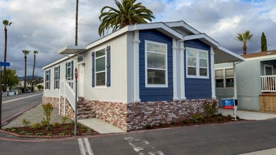 /international/us/21210-e-arrow-hwy-covina-ca-110105835124/
