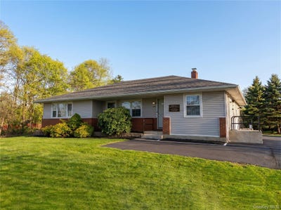 /international/us/3250-sunrise-highway-east-islip-ny-110107665835/