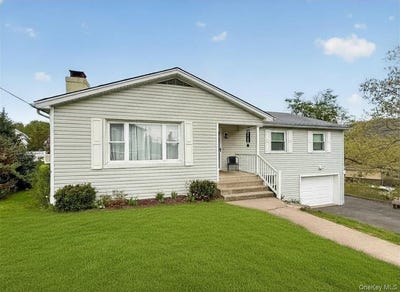 /international/us/17-regina-road-highland-falls-ny-110107356396/