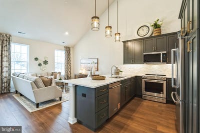 /international/us/32-ivy-lane-levittown-pa-110107865718/