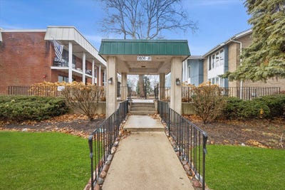 /international/us/9808-s-karlov-avenue-oak-lawn-il-110106070923/