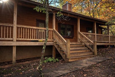 /international/us/233-wildwind-lane-blairsville-ga-110104481390/
