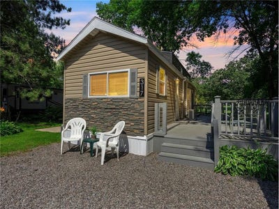 /international/us/11290-80th-avenue-se-clear-lake-mn-110107318747/