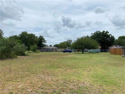 /international/us/olmito-street-alice-tx-110101012676/