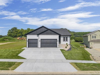 /international/us/935-hay-creek-trail-reedsburg-wi-110099907009/